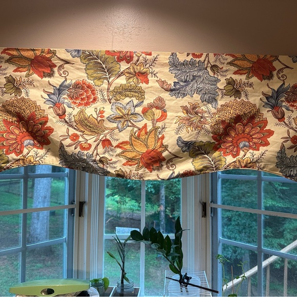 Floral Patterned valence - Picture 5 of 7